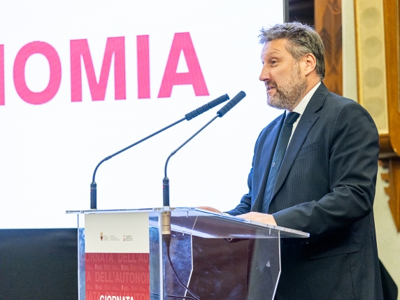 I Comuni trentini a confronto con la Provincia su risorse e personale: «Serve l'impegno di tutti per rafforzare le amministrazioni»